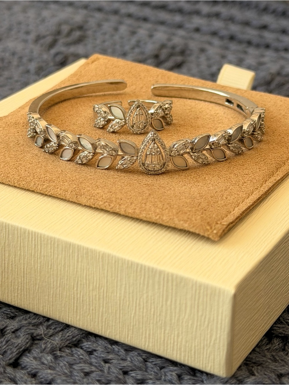 Stunning Silver Leaf Jewelry Set